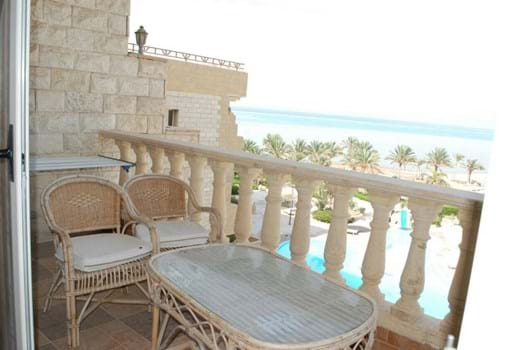 Furnished apartment with pool and beach!El Ahyaa